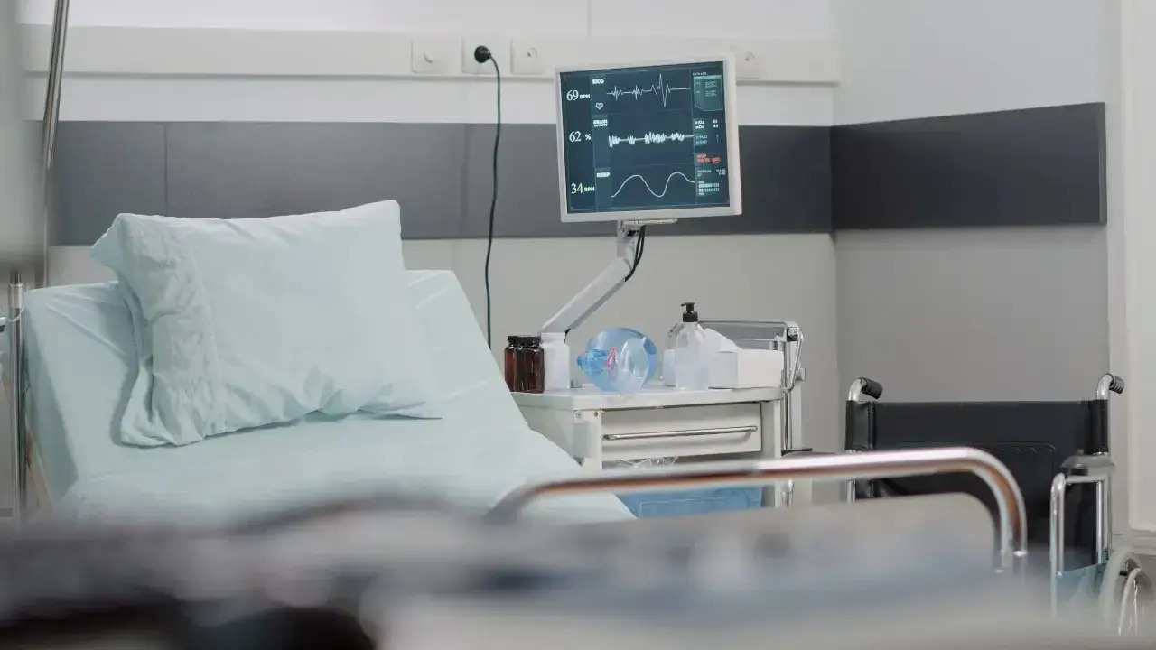 Умерла девушка, попавшая в аварию на снегоходе в Боровом