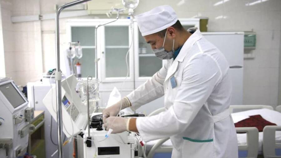 В Алматы пациентов с коронавирусом начал принимать военный клинический госпиталь Минобороны