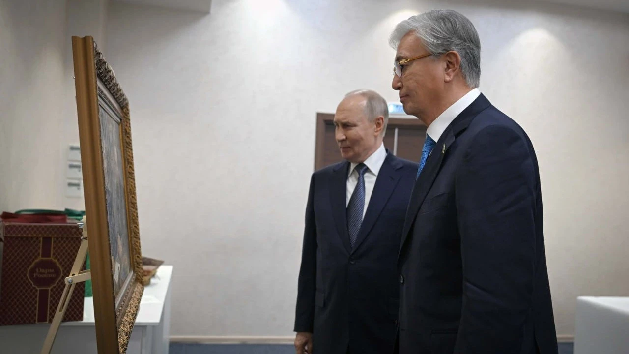 Какой подарок преподнёс Токаев Путину в Омске