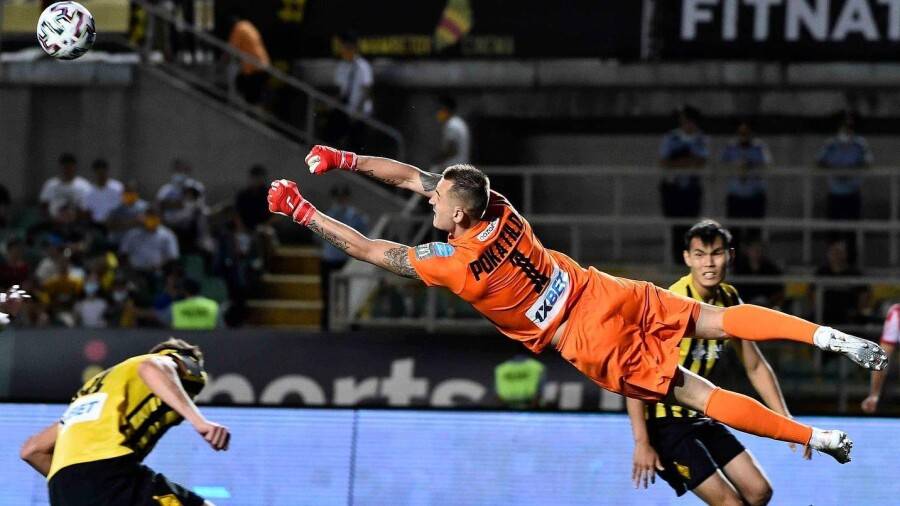 Накануне матча с "Црвеной Звездой" у вратаря "Кайрата" Покатилова выявили коронавирус. Ещё у одного игрока есть симптомы