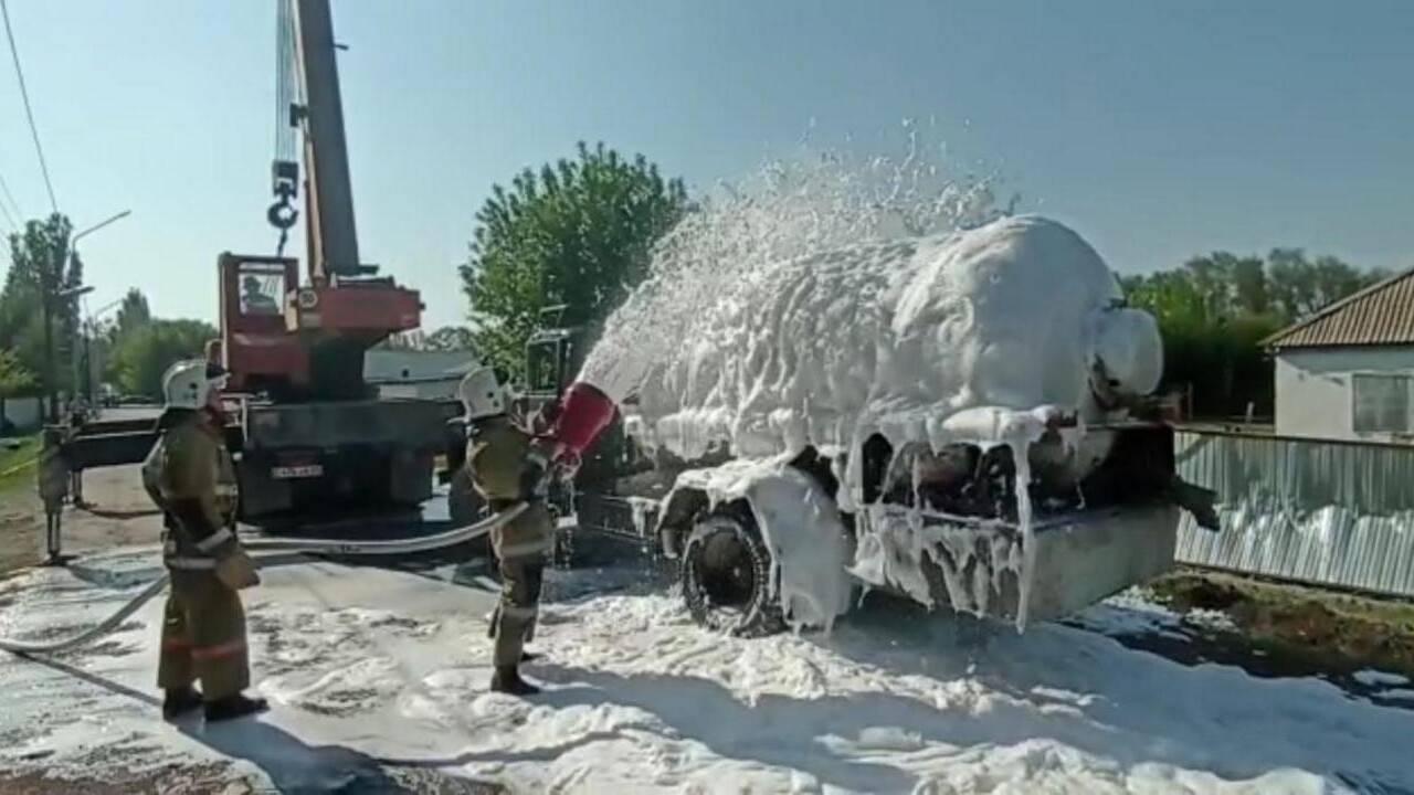 Газовоз с пропаном опрокинулся в Жетысуской области