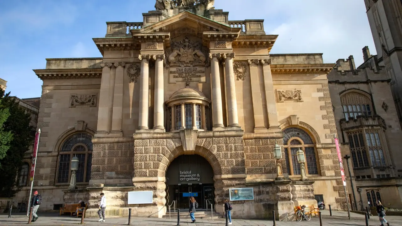 Фото со страницы Bristol Museum & Art Gallery в Facebook