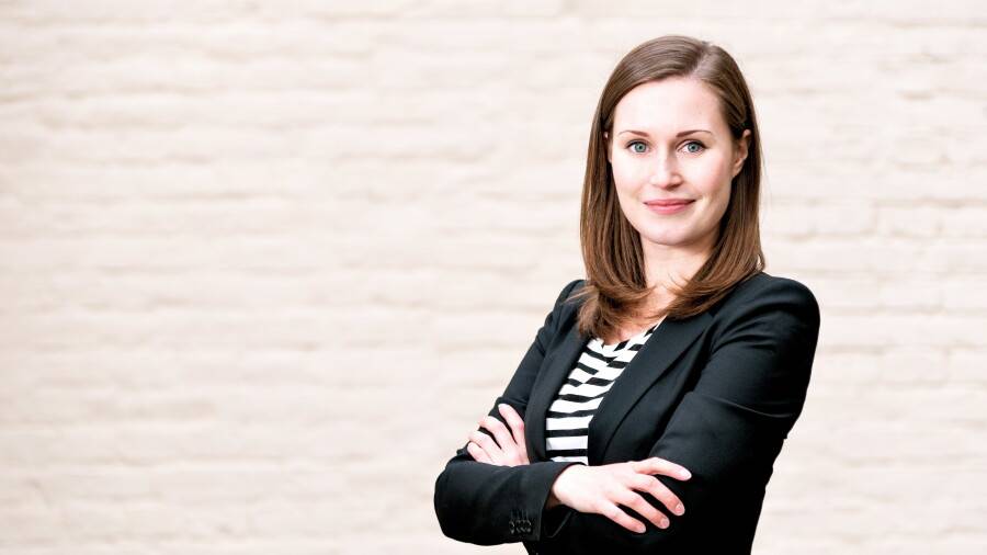 Премьеру Финляндии Санне Марин вновь пришлось извиняться из-за фото с вечеринки