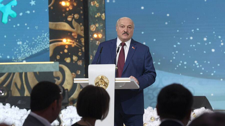 Лукашенко сравнил события в Беларуси и Казахстане