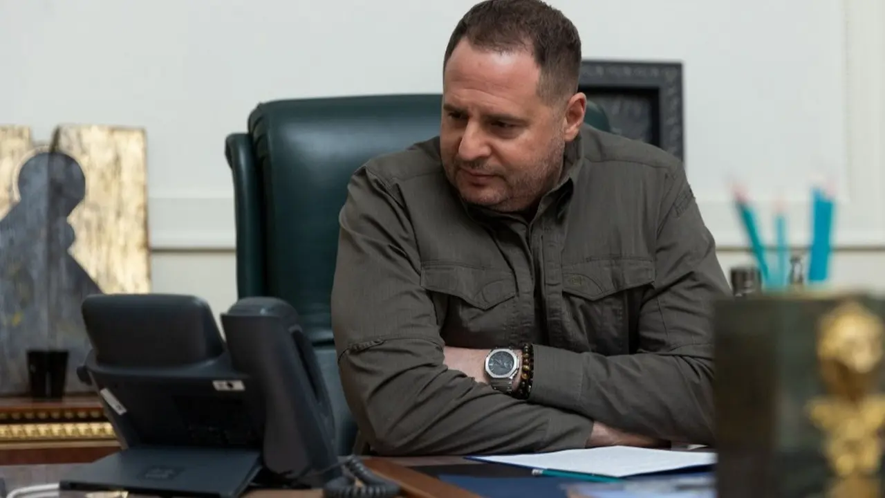 Зеленский уволил главу офиса президента Украины на фоне коррупционного скандала