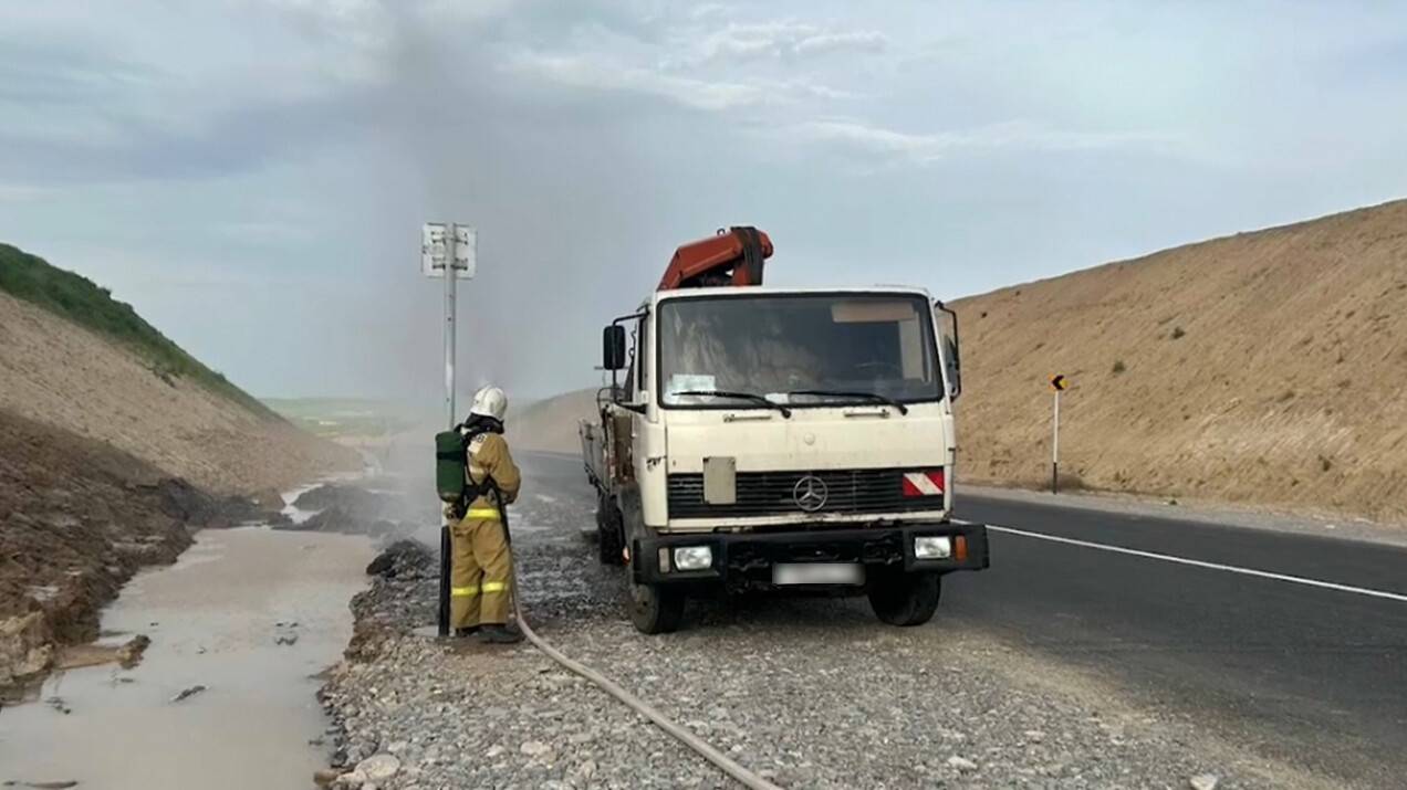 Неизвестной жидкостью, разлитой по дороге, отравились более 20 человек в  Шымкенте | informburo.kz