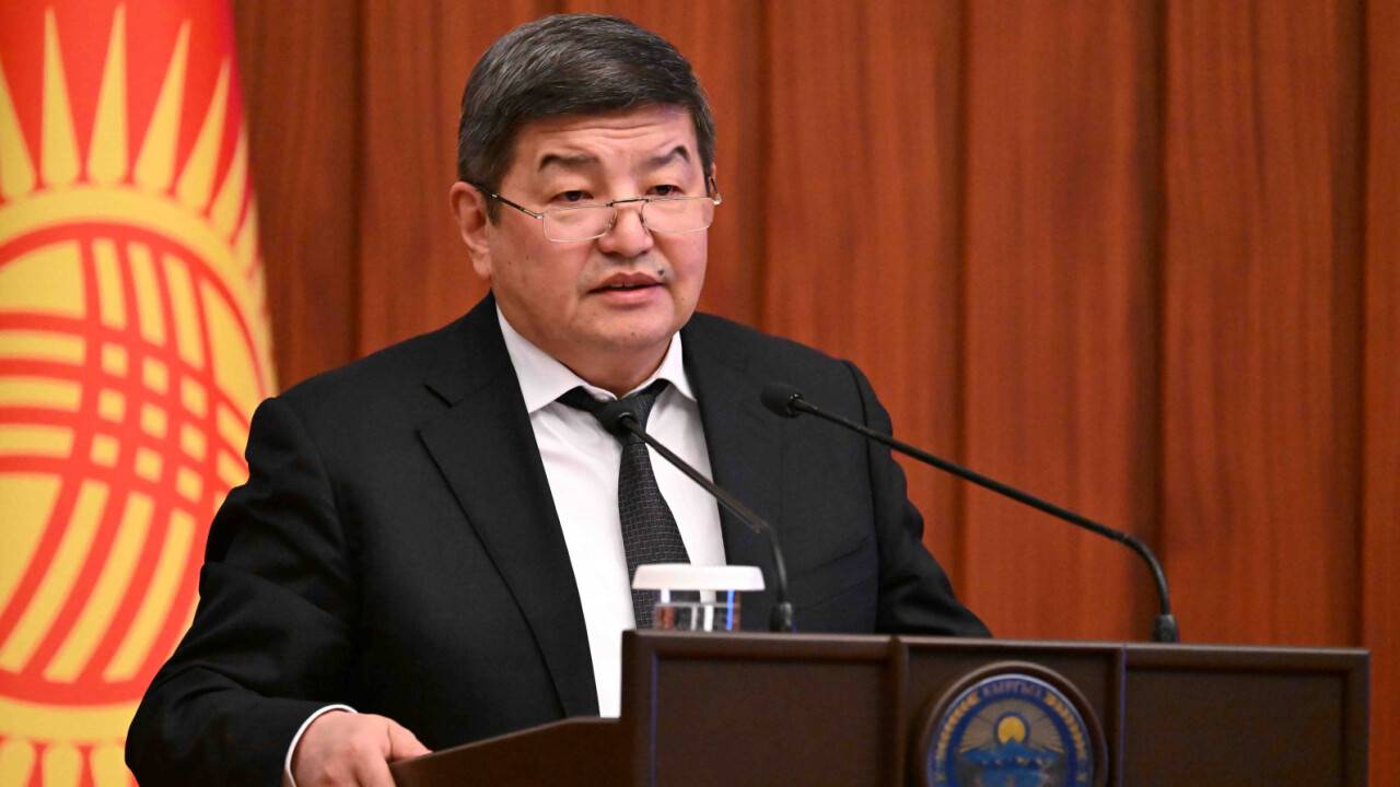 Запретить высказывать своё мнение в соцсетях разведённым женщинам предложил глава кабмина Кыргызстана