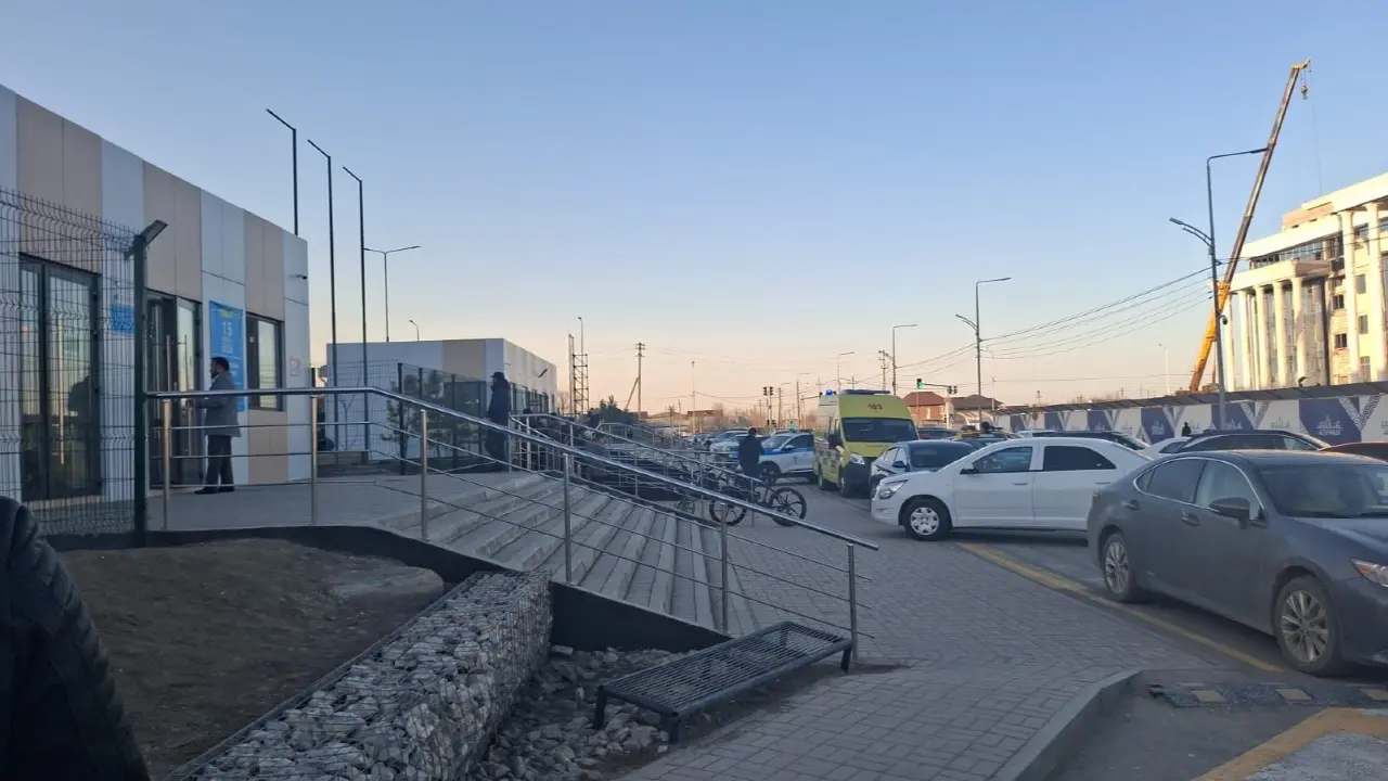 Школа в Атырау, где, по предварительным данным, произошло ЧП / Фото с сайта azh.kz