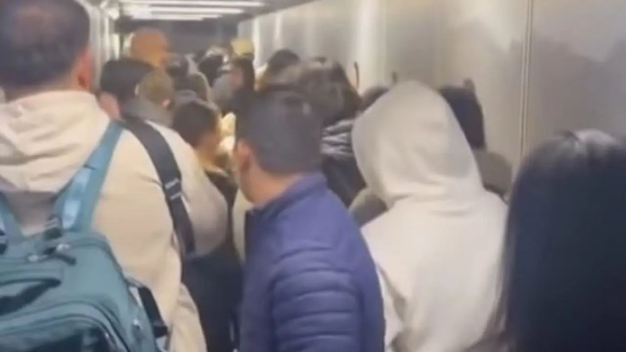 Пассажиры рейса Scat из Астаны в Актау больше часа провели в рукаве