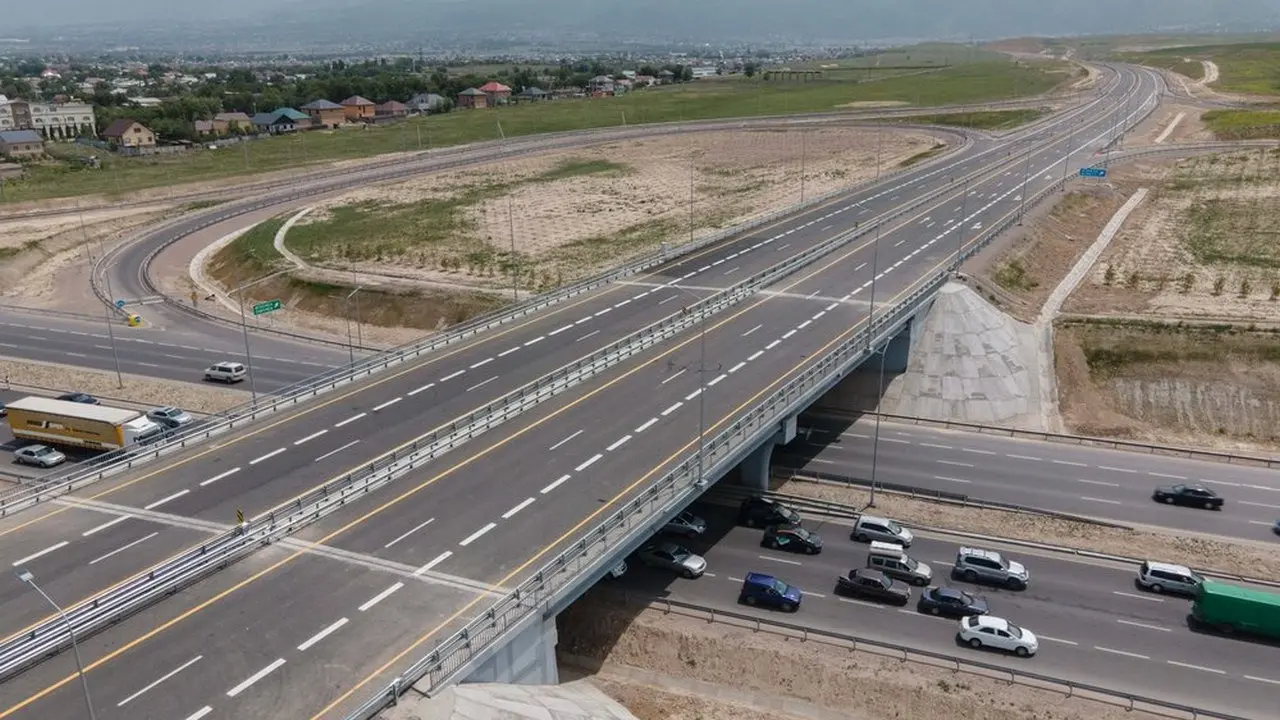 Фото со страницы barr.kz