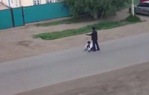 Плохо стоящие на ногах актюбинцы создали на проезжей части аварийную ситуацию