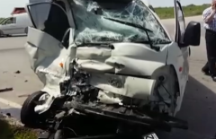 Грузовой MAN превратил в месиво малотоннажный Hyundai в Алматы