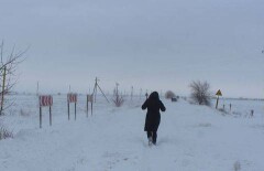 Больше недели остаётся отрезанным от цивилизации заметённый снегом посёлок в ЗКО