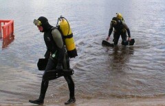 Спасатели нашли тело мужчины, прыгнувшего с катера на полном ходу