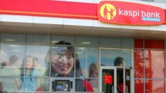 Полицейские показали предполагаемого грабителя Kaspi Bank в Шымкенте