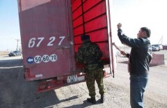 Почему казахстанских шофёров не пускают в Китай?