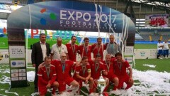 Легенды российского футбола выиграли кубок турнира EXPO-2017 Football Cup