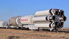 Ракету "Протон-М" для очередного запуска доставили на Байконур