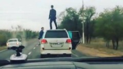 Казахстанская молодёжь устроила танцы на крышах внедорожников