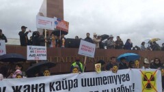 В Бишкеке около 300 человек вышли на акцию протеста против добычи урана в Кыргызстане