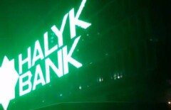 Умут Шаяхметова ответила на возмущения алматинцев огромной надписью Halyk Bank на Аль-Фараби 