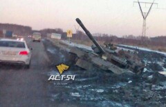 Танк застрял в грязи под Новосибирском