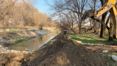 Границу Алматы пытались пересечь через речку. Полиция устанавливает дополнительные заграждения