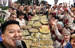 Пельменный флешмоб подхватили в Шымкенте и налепили 4000 подносов пельменей