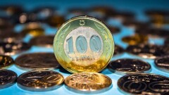 Тенге с начала года ослаб лишь на 0,6%. Причиной стало падение цены на нефть и рост импорта