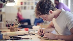 В выпускных классах 70% предметов будут преподавать в традиционном формате в третьей четверти