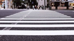Полицейские Актобе убеждают учителей дежурить на пешеходных переходах