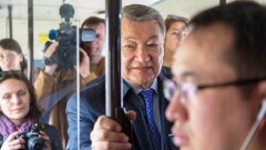 Ахметов возмутился тем, что депутаты редко ездят на автобусах 