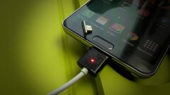 В Актау младенца убило током от заряжавшегося телефона