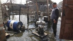 Семейчан попросили не откачивать грунтовые воды, затапливающие жилой сектор