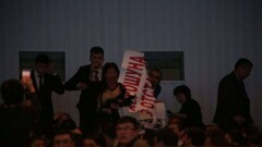 Исекешев ответил на выкрики дольщиков "Азбуки жилья" на отчётной встрече 