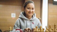 Жансая Абдумалик выиграла первую партию в четвертьфинале ЧМ по шахматам