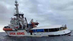 Страны ЕС не впускают в свои порты суда с мигрантами и не дают им заправиться