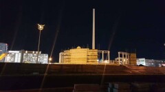 В Атырау от сильного ветра упала секция недостроенного флагштока