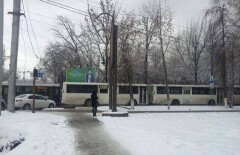 Водители автобусов Алматы устроили акцию протеста против системы "Онай"