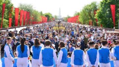 Акимы ЮКО и Шымкента поздравили шымкентцев с новым статусом города
