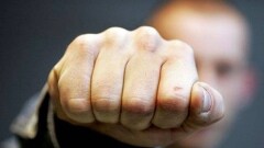 Владелец магазина избил покупателя в Семее, ошибочно приняв его за грабителя