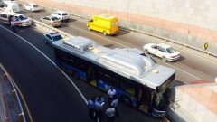 Беременная женщина была в автобусе, который врезался в опору дорожной развязки в Алматы