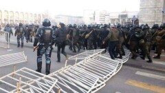 Митинг в Бишкеке перерос в столкновения с милицией