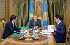 Курс тенге обсудил Назарбаев с главой Нацбанка