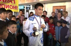 В Уральске встретили Жаната Саина, ставшего чемпионом мира по шахматам