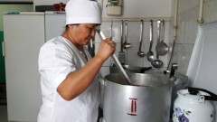 Скандал с испорченными продуктами для бездомных прокомментировали в прокуратуре ЗКО 