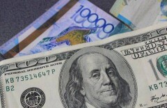 На дневных торгах KASE курс доллара вырос более чем на 8 тенге