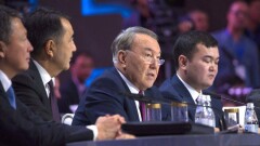 Назарбаев пообещал вытолкать нерасторопных чиновников с работы