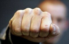 Полицейские и очевидцы по-разному рассказывают о драке у бара в Караганде