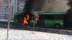 Пассажирский автобус сгорел в Алматы: в автопарке начали проверку